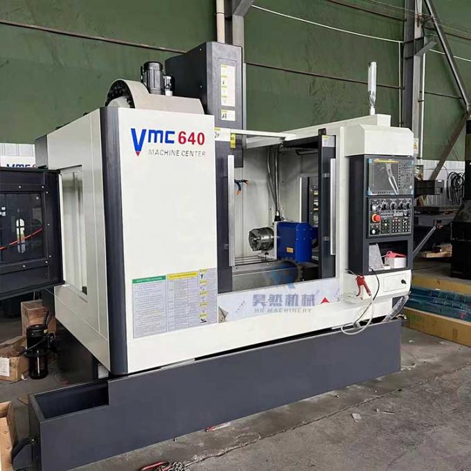 Petite machine de centre d'usinage CNC à quatre axes VMC640 0