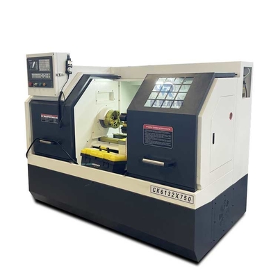 Machine à tourner à plat CNC horizontale Ck6132 Machine à tourner à CNC automatique 380V 4KW