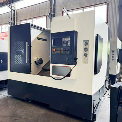 Machine à tour CNC de 700 mm Z Axe Voyage avec 12 porte-outils de station 8 " pièces de travail à chuck hydraulique